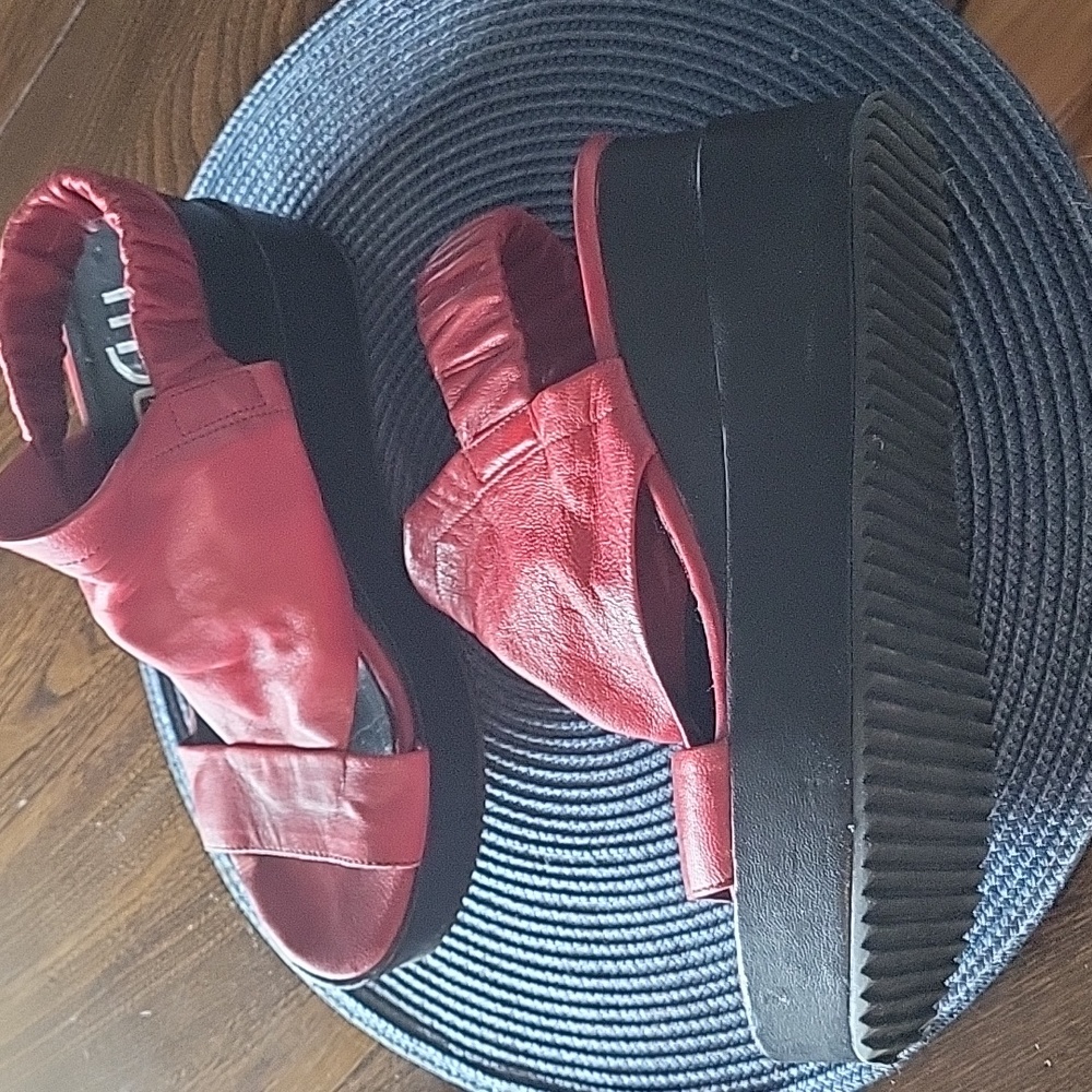 Myus sandle sz 40
